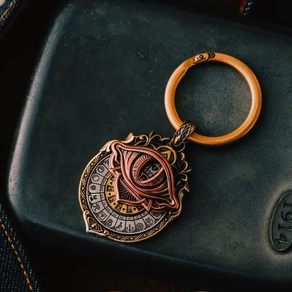 🔮 Handcrafted Tarot Eye Pendant – A Symbol of Intuition & Insight