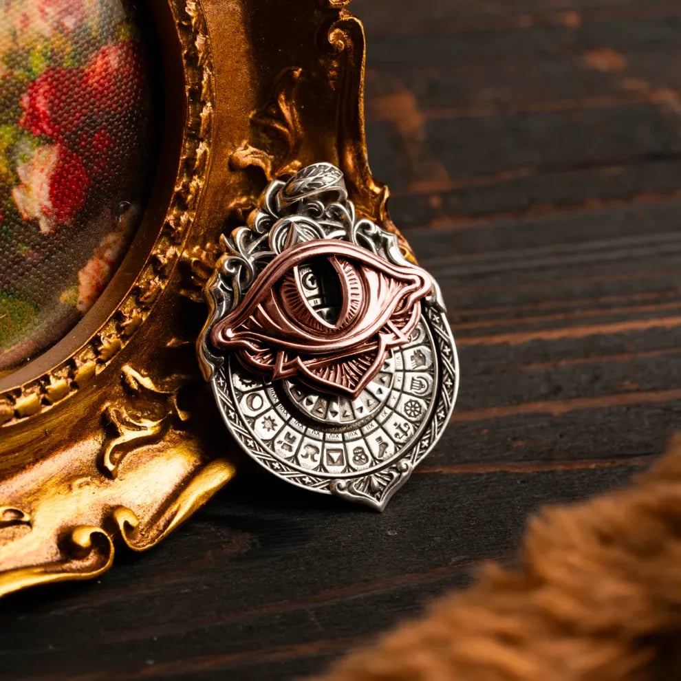 🔮 Handcrafted Tarot Eye Pendant – A Symbol of Intuition & Insight
